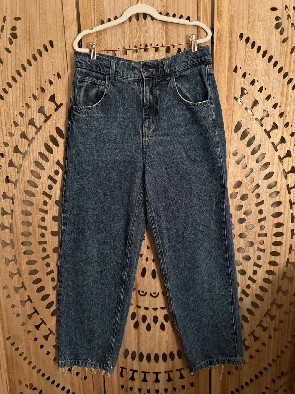 BDG Urban Outfitters Carter Jeans W29 Dark Wash Barrel Leg Raw Hem - Picture 2 of 9
